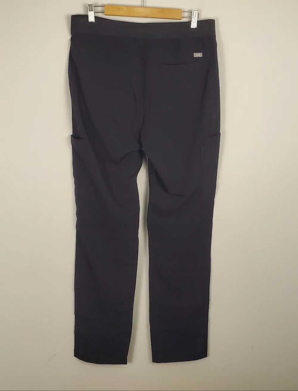 Figs Men's Axim Cargo Scrub Pants Size Large Tall Black NWT